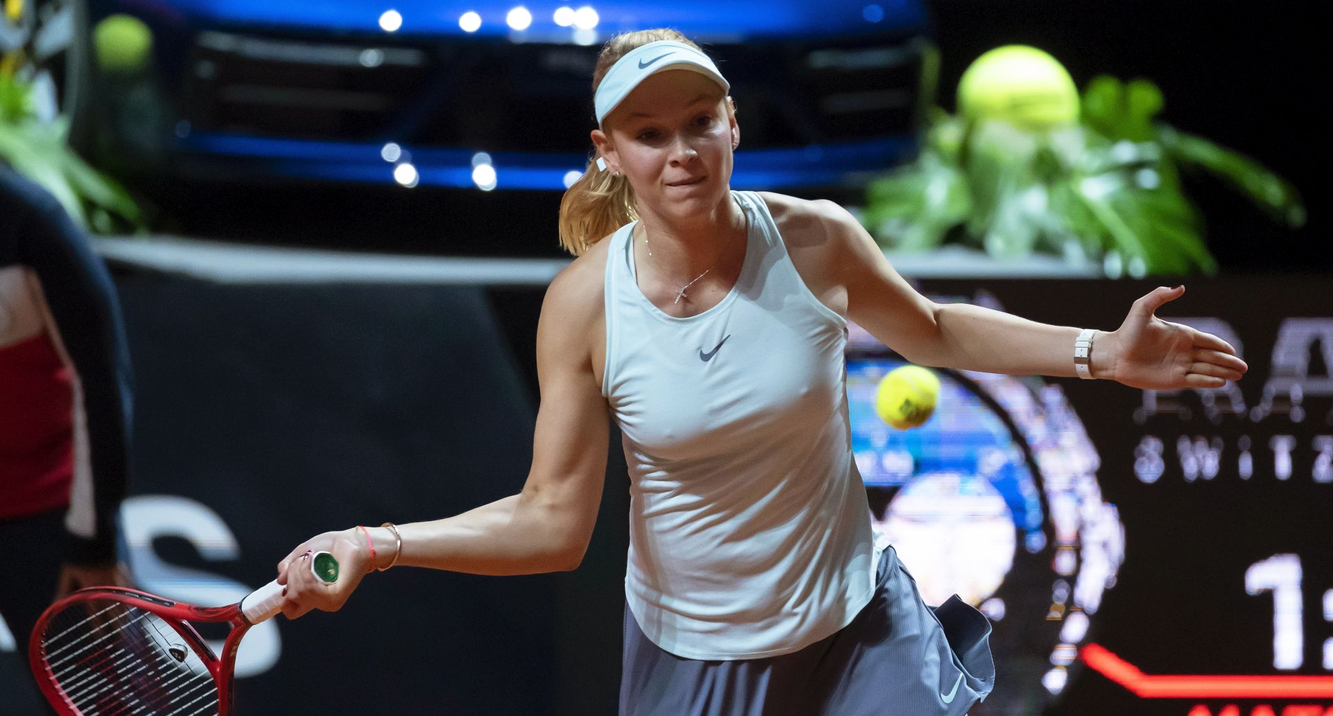 epa07530216 Donna Vekic of Croatia in action during her quarter final match against Naomi Osaka of Japan at the Porsche Tennis Grand Prix tournament in Stuttgart, Germany, 26 April 2019.  EPA/RONALD WITTEK