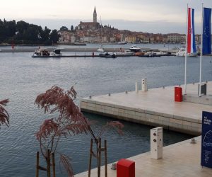 Rovinj, 26.04.2019. - Premijer Andrej Plenković sudjelovao je na svečanosti otvaranja obnovljene ACI marine u Rovinju. Uz predsjednika Vlade prisustvovali su ministar mora, prometa i infrastrukture Oleg Butković i ministar turizma Gari Cappelli.
foto HINA/ Daniel SPONZA/ ml