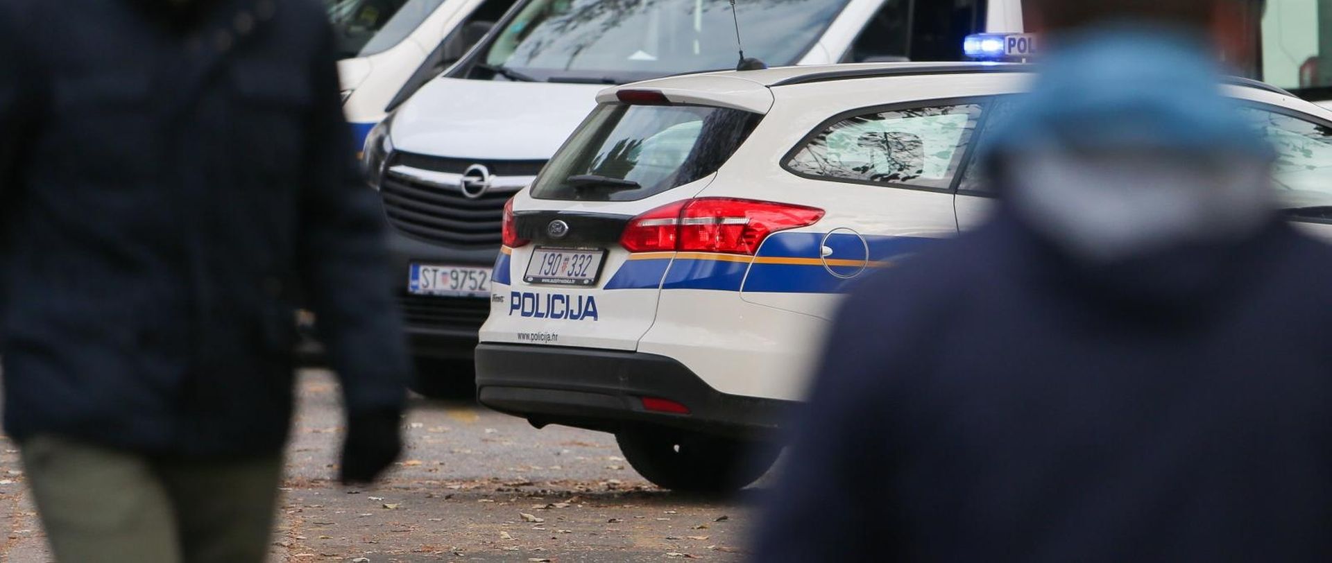 01.12.2018., Zagreb - Na Savskoj cesti, ispred Tehnickog muzeja, policija je privela vecu skupinu ljudi. 
Photo: Filip Kos/PIXSELL