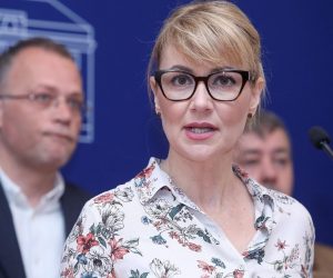 Zagreb: Klub zastupnika Neovisni za Hrvatsku održali konferenciju za medije 02.04.2019., Zagreb - U Saboru je odrzana konferencija za medije Kluba zastupnika Neovisni za Hrvatsku. O temi "Neovisni za Hrvatsku i Hrvatska stranka prava – Sporazum o suradnji na izborima za Europski parlament" govorili su saborski zastupnici Bruna Esih i Zlatko Hasanbegovic te predsjednik Hrvatske stranke prava Karlo Starcevic.
Photo: Patrik Macek/PIXSELL
