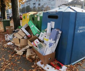 Zagreb: Istekao ugovor Čistoće i CIOS-a, niču divlja odlagališta plastike 05.11.2018., Zagreb - U gradu se smece ne razvrstava, nema centra za gospodarenje otpadom, a istekao je ugovor izmedju Cistoce i CIOS-a pa nicu divlja odlagalista plastike. Pun kontejner za plastiku u Heinzlovoj ulici. Photo: Tomislav Miletic/PIXSELL