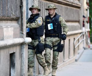06.06.2015., Sarajevo, Bosna i Hercegovina - Sluzbeni posjet pape Franje Sarajevu. Ovo je treci papinski posjet Bosni i Hercegovini. Prethodni posjeti pape Ivana Pavla II bili su pastoralni dok je posjet pape Franje primarno drzavnicki te ga ocekuje zgusnut raspored s dvosatnim misnim slavljem na stadionu Kosevo. 
Jako osiguranje na sarajevskim ulicama.
Photo: Hrvoje Jelavic/PIXSELL