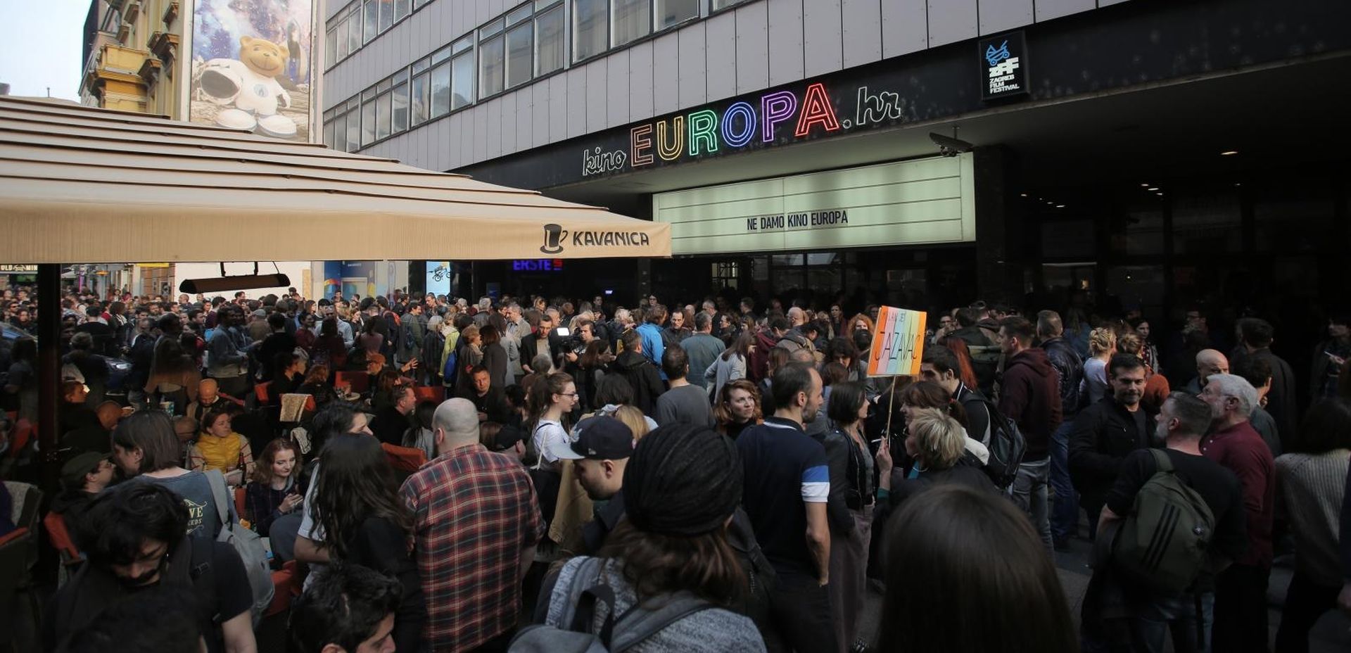 09.04.2019.,Zagreb - Nakon subotnjeg okupljanja nekoliko tisuca zagrepcana koji su digli glas protiv zatvaranja Kina Europe, danas je odrzan sluzbeni prosvjed "Ne damo Kino Europa". Photo: Tomislav Miletic/PIXSELL