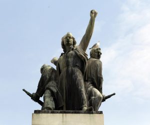 09.05.2016., Rijeka - Obiljezavanje Dana pobjede nad fasizmom polaganjem vijenaca pred spomenikom oslobodjenja Rijeke na delti. Vijence su polozile delegacije Grada, Zupanije, boraca, antifasista, policije i politickih stranaka, predvodjeni gradonacelnikom Vojkom Obersnelom i zupanom Zlatkom Komadinom. 
Photo: Goran Kovacic/PIXSELL