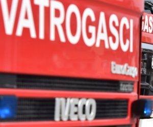 Tisno: Vatrogasci paljenjem sirena podržali Franu Lučića u sudskoj borbi 10.03.2019., Tisno - Paljenjem sirena i postrojavanjem ispred DVD Tisno vatrogasci potporu svom clanu Frani Lucicu u sudskoj borbi. 
Photo: Hrvoje Jelavic/PIXSELL