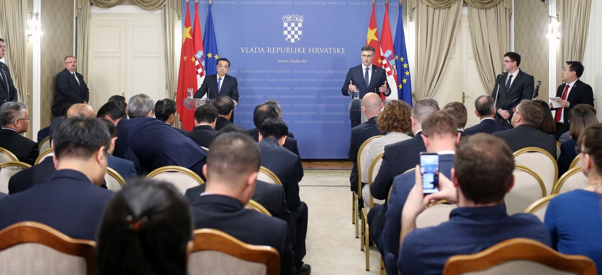 10.04.2019., Zagreb - U Banskim dvorima odrzan je sastanak predsjednika Vlade Andreja Plenkovica i predsjednika Drzavnog vijeca Narodne Republike Kine Li Keqianga. Nakon sastanka premijeri su dali izjave medijima. Photo: Luka Stanzl/PIXSELL