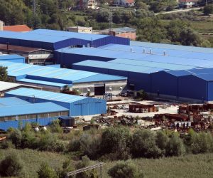 Knin: DIV Tvornica vijaka 10.09.2018., Knin - Nekadasnji TVIK a danas DIV Tvornica vijaka koja posluje u sastavu DIV Grupe,  najmodernija i najveca tvornica vijaka u ovom dijelu Europe. Na povrsini od 22 tisuca kvadrata, odvija se kompletna proizvodnja vijaka od pripreme do zavrsne obrade.

Photo: Dusko Jaramaz/PIXSELL
