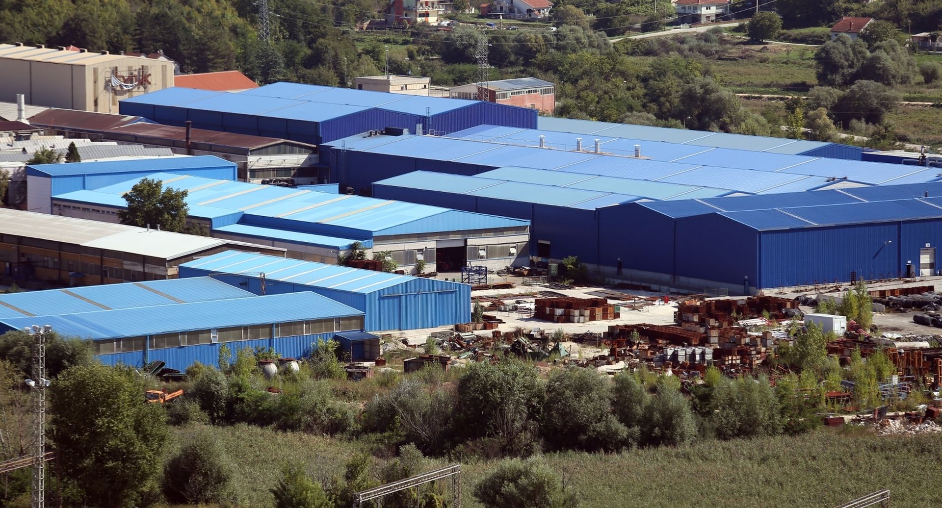 Knin: DIV Tvornica vijaka 10.09.2018., Knin - Nekadasnji TVIK a danas DIV Tvornica vijaka koja posluje u sastavu DIV Grupe,  najmodernija i najveca tvornica vijaka u ovom dijelu Europe. Na povrsini od 22 tisuca kvadrata, odvija se kompletna proizvodnja vijaka od pripreme do zavrsne obrade.

Photo: Dusko Jaramaz/PIXSELL