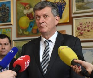 Gornja bistra: Ministar Kujundžić obišao Specijalnu bolnicu za kronične bolesti dječje dobi 11.02.2019., Gornja Bistra - Povodom obiljezavanja Svjetskog dana bolesnika, ministar zdravstva Milan Kujundzic u pratnji suradnika, posjetio je male bolesnike u Specijalnoj bolnici za kronicne bolesti djecje dobi - Gornja Bistra. Photo: Davorin Visnjic/PIXSELL