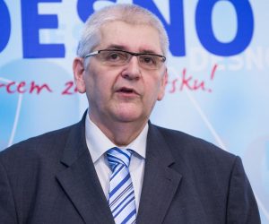 Osijek: Anto Đapić o misi na Bleiburškom polju koja se ove godine neće održati 11.03.2019., Osijek - Povodom odluke koruskog biskupa da se ove godine ne odrzi misa i komemoracija na Bleiburskom polju, stranka DESNO organizira pres konferenciju u stranackim prostorijama.Tema konferencije za medije: "Komemoracija se mora vratiti iz Bleiburga u Zagreb." Photo: Davor Javorovic/PIXSELL