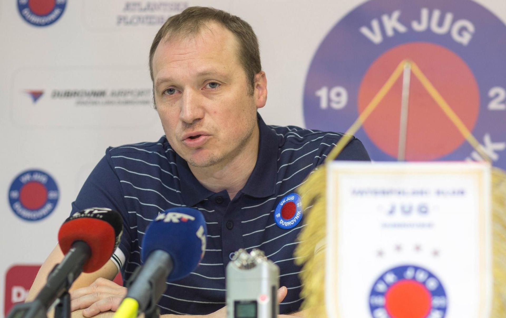 11.04.2018., Gradski bazen, Dubrovnik - Vjeko Kobescak i Maro Jokovic, trener odnosno igrac Jug CO, bili su gosti na konferenciji za medije, prvoj uoci Final foura Triglav Regionalne lige, koja se igra u Dubrovniku. 
Photo: Grgo Jelavic/PIXSELL
