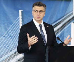 11.04.2019., Brijesta - Obilazak gradilista Peljeskog mosta koji gradi kineska tvrtka China Road and Bridge Corporation. Predsjednik Vlade RH Andrej Plenkovic Photo: Ivo Cagalj/PIXSELL