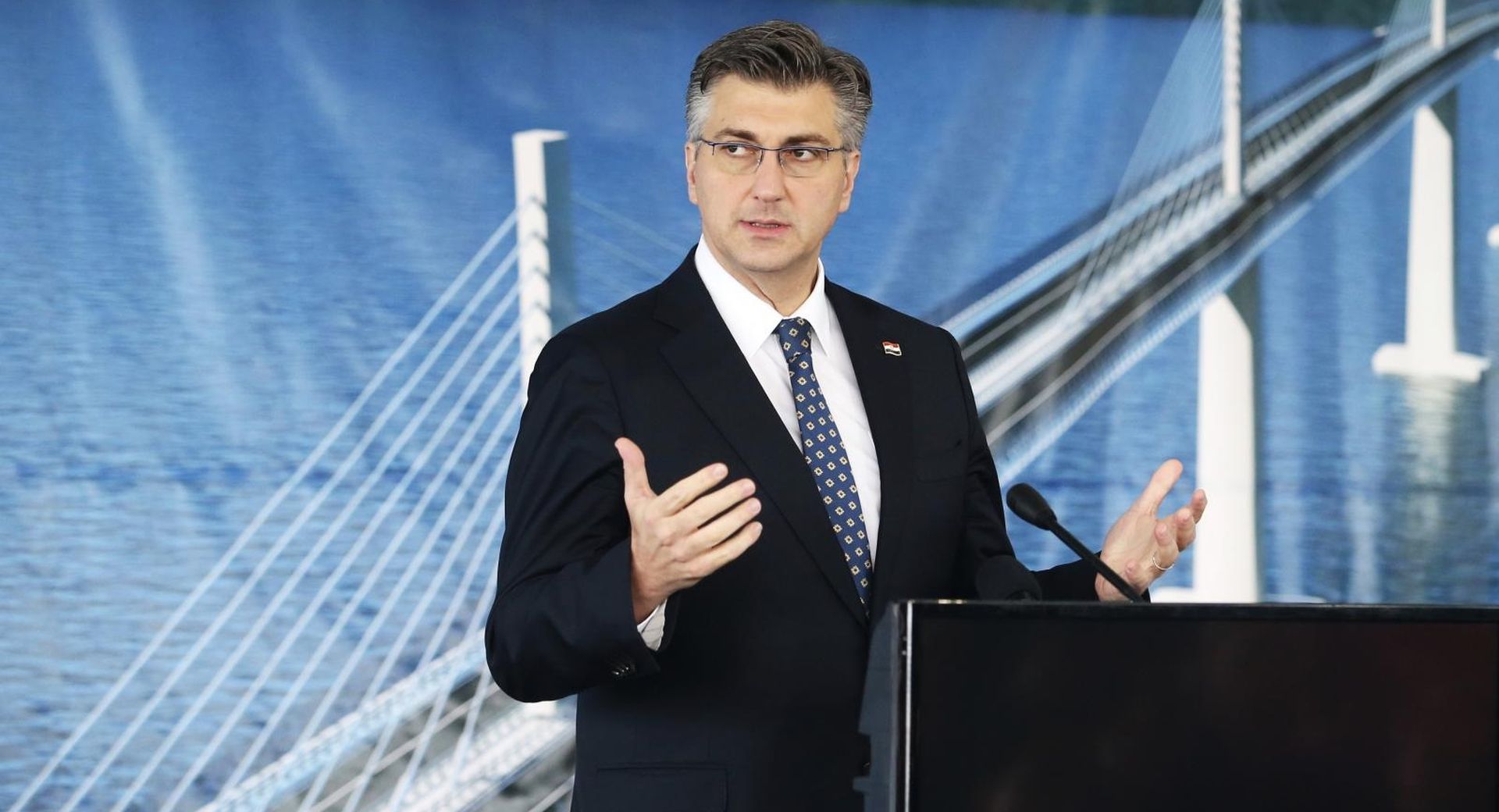 11.04.2019., Brijesta - Obilazak gradilista Peljeskog mosta koji gradi kineska tvrtka China Road and Bridge Corporation. Predsjednik Vlade RH Andrej Plenkovic Photo: Ivo Cagalj/PIXSELL