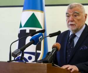 18.04.2019., Sarajevo, Bosna i Hercegovina- 
Nakon sto je prosle godine bivsi predsjednik Republike Hrvatske Stjepan Mesic odbio primiti nagradu Pocasni gradjanin Sarajeva, danas je u sarajevskoj Vijecnici ipak primio istoimenu nagradu. Stjepan Mesic
Photo: Armin Durgut/PIXSELL