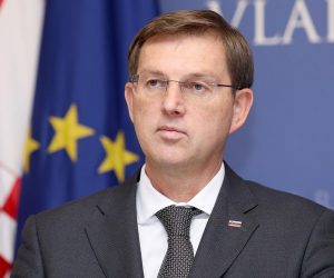 19.12.2017., Zagreb - Predsjednik Vlade Republike Hrvatske Andrej Plenkovic sastao se u Banskim dvorima s predsjednikom Vlade Republike Slovenije Mirom Cerarom, koji boravi  u radnom posjetu Republici Hrvatskoj. Nakon susreta premijeri su dali izjave za medije. 
Photo: Patrik Macek/PIXSELL
