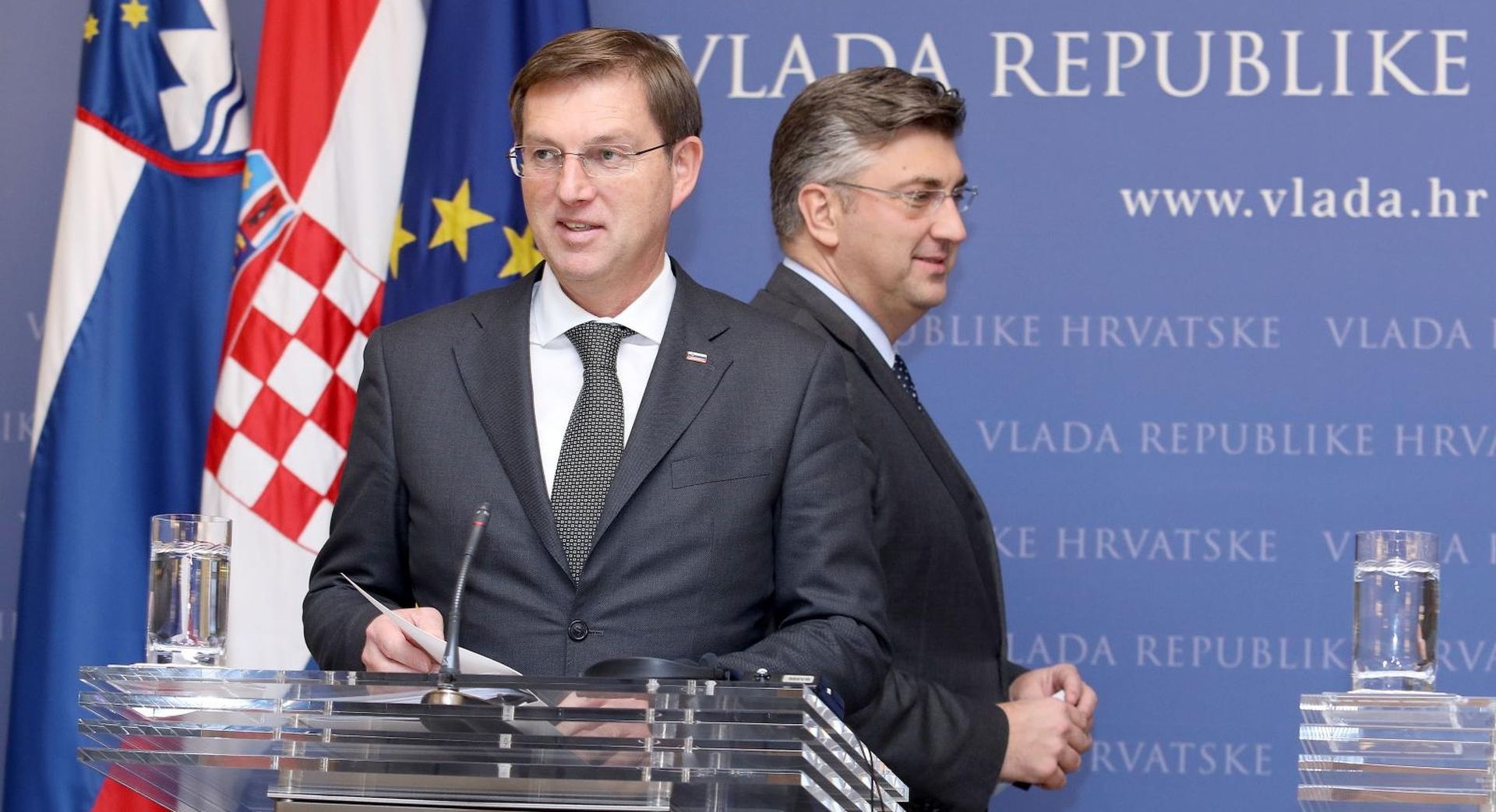 19.12.2017., Zagreb - Predsjednik Vlade Republike Hrvatske Andrej Plenkovic sastao se u Banskim dvorima s predsjednikom Vlade Republike Slovenije Mirom Cerarom, koji boravi  u radnom posjetu Republici Hrvatskoj. Nakon susreta premijeri su dali izjave za medije. 
Photo: Patrik Macek/PIXSELL