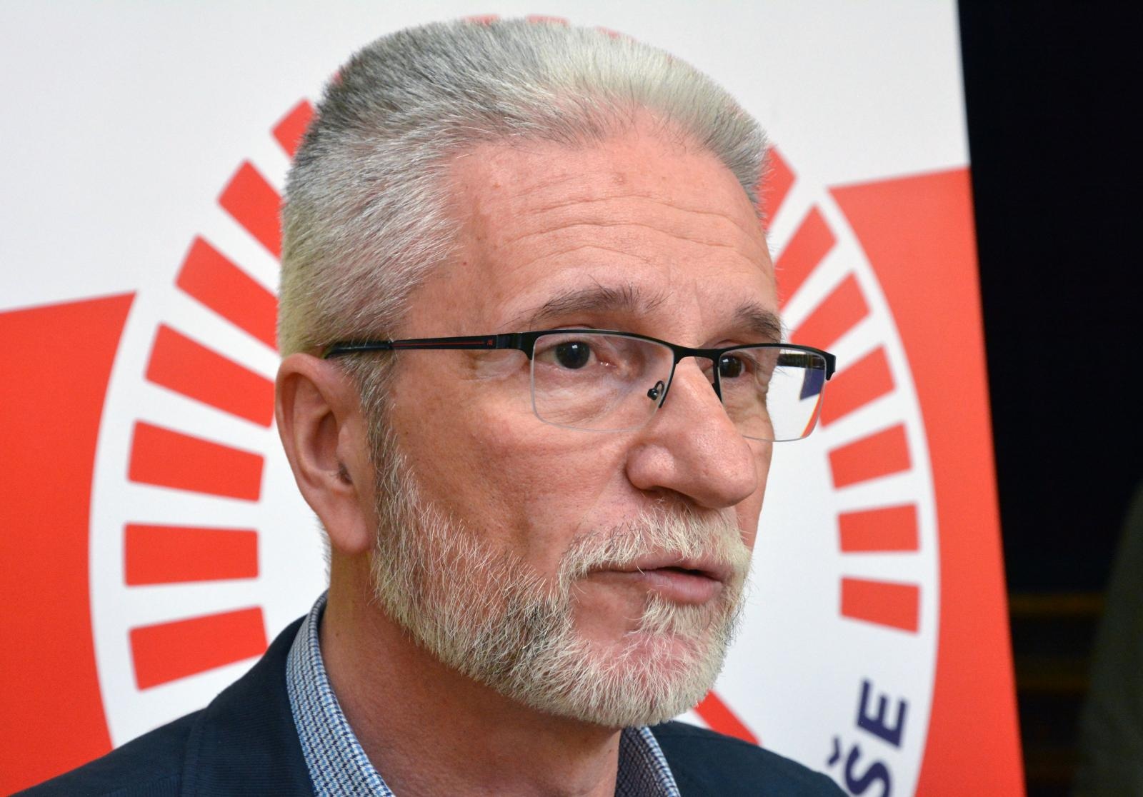 Sl. Brod: Čelnici sindikalne referendumske inicijative predstavili inicijativu "67 je previše" 20.03.2019., Slavonski Brod - Celnici sindikalne referendumske inicijative predstavili su u Slavonskom Brodu  'Inicijativu 67 je previse', koja pokrece referendum protiv odlaska u mirovinu sa 67 godina. 
Photo: Ivica Galovic/PIXSELL