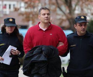21.10.2013., Zagreb - Dovodjenje bivseg clana Uprave HAC-a Josipa Sapunara na ispitivanje u DORH. Photo: Zarko Basic/PIXSELL