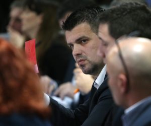 22.02.2019., Split - U Banovini je zapocela tematska sjednica Gradskog vijeca o Marjanu. Nedugo nakon obracanja gradonacelnika Andre Krstulovica Opare, Ante Cikotic iz MOST-a zatrazio je pauzu zbog nepostivanja zakona. Ante Cikotic.
Photo: Ivo Cagalj/PIXSELL
