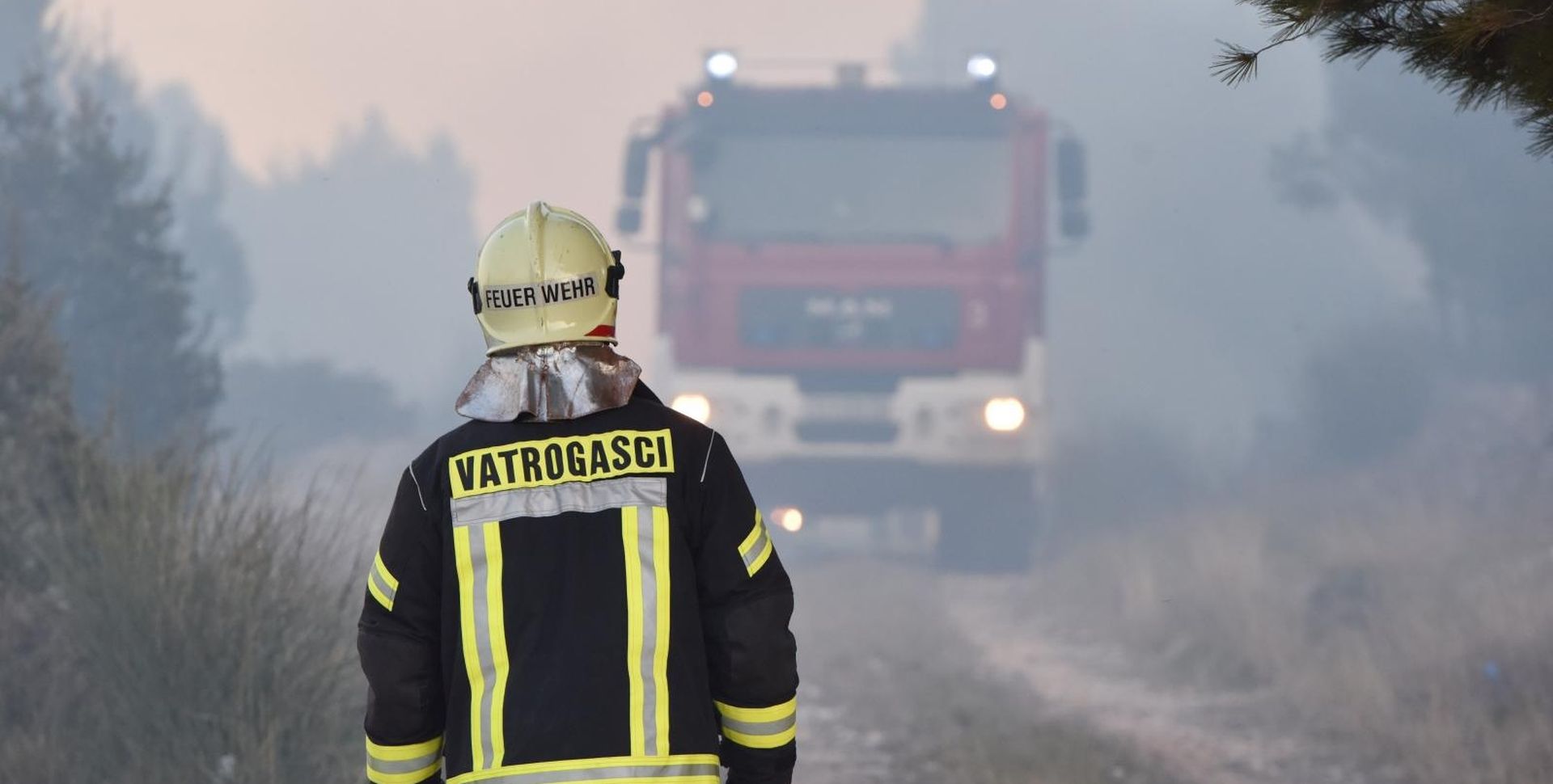 Veliki požar kod mjesta Grebaštica zatvorio jadransku magistralu 23.02.2019., Grebastica - Zbog jake bure doslo je do velikog pozara kod mjesta Grebastica, pa je zatvorena jadranska magistrala. Photo: Hrvoje Jelavic/PIXSELL