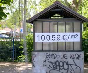 27.04.2019., Zagreb - Prosvjed zbog skupog uredjenja javnog WC-a u parku na Trg kralja Petra Kresimira IV.
Photo: Matija Habljak/PIXSELL