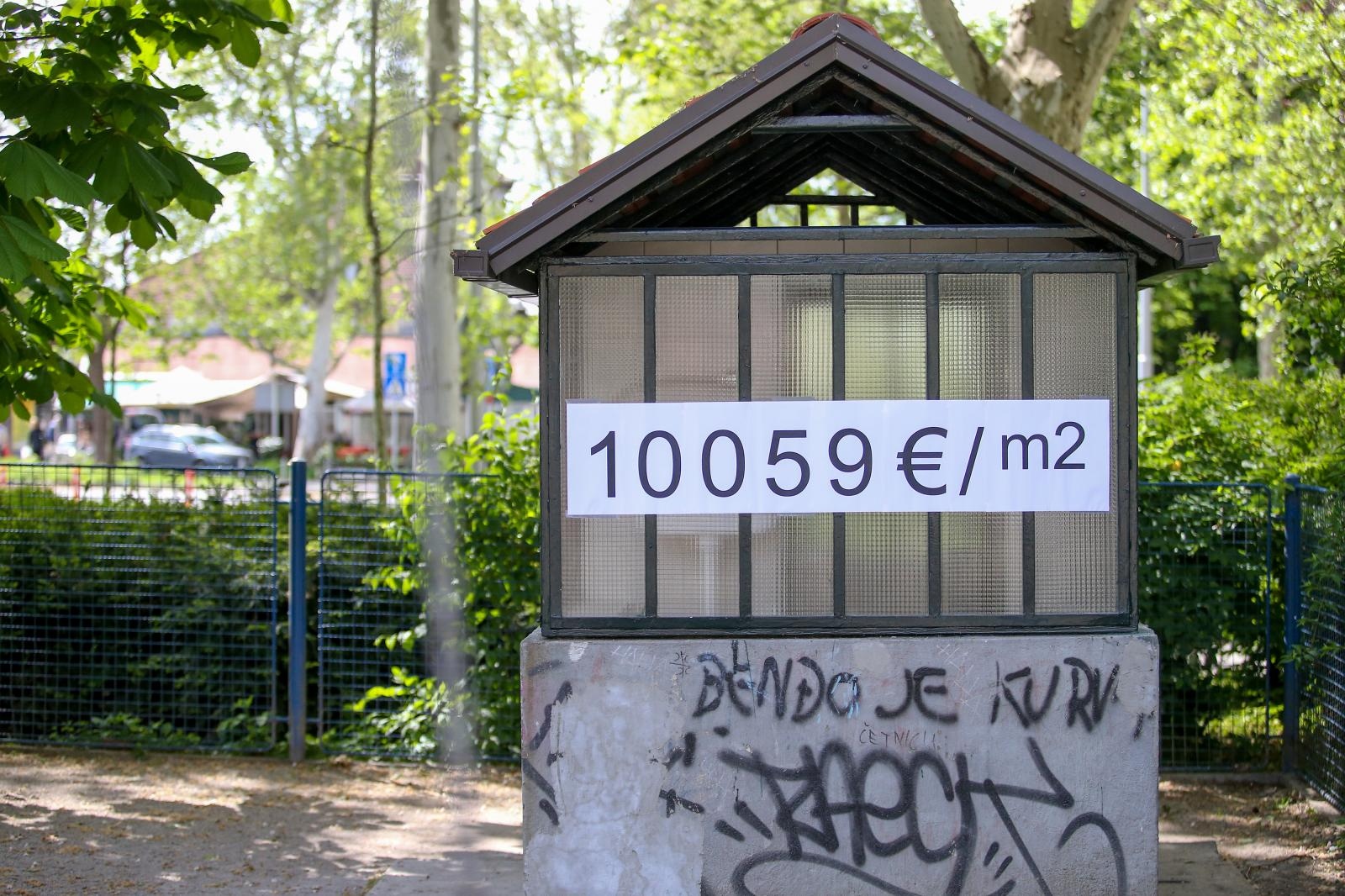 27.04.2019., Zagreb - Prosvjed zbog skupog uredjenja javnog WC-a u parku na Trg kralja Petra Kresimira IV.
Photo: Matija Habljak/PIXSELL