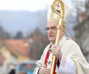 29.03.2018., Zagreb - Velikom svecenickom ulaznom procesijom prije mise posvete ulja poceli su obredi Velikog trodnevlja u zagrebackoj prvostolnici. Kardinal Josip Bozanic. 
Photo: Patrik Macek/PIXSELL