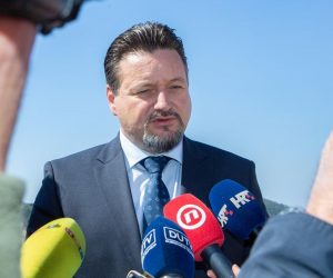 Dubrovnik:  Sastanak ministra Lovra Kuščevića s predstojnicima državne uprave 29.03.2019., Dubrovnik - U hotelu Adria odrzan je zatvoreni sastanak ministra uprave Lovre Kuscevica s predstojnicima drzavne uprave. Photo: Grgo Jelavic/PIXSELL
