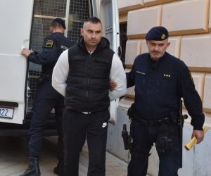 Zadar: Privođenje Darka Kovačevića, Daruvarca sucu istrage 31.03.2019., Zadar - Privodjenje Darka Kovacevica, Daruvarca iz policijske postaje sucu istrage. 
Photo: Hrvoje Jelavic/PIXSELL