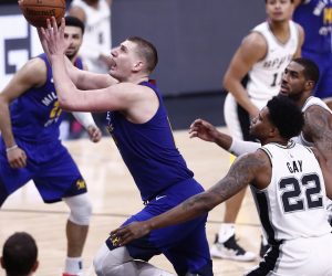 epa07518493 Denver Nuggets player Nikola Jokic of Serbia (L) goes to the basket against San Antonio Spurs players Rudy Gay (C) and LaMarcus Aldridge (R) during the NBA Western Conference Playoffs game four at the AT&T Center in San Antonio, Texas, USA, 20 April 2019.  EPA/LARRY W. SMITH SHUTTERSTOCK OUT SHUTTERSTOCK OUT