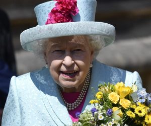 epa07519441 Britain's Queen Elizabeth leaves the annual Easter Sunday Service at St Georges Chapel in Windsor Castle, Britain, 21 April 2019. The Easter Mattins Service is attended every year by the Royal Family. This year the service falls on the Queen's Elizabeth II birthday, who turns 93.  EPA/NEIL HALL