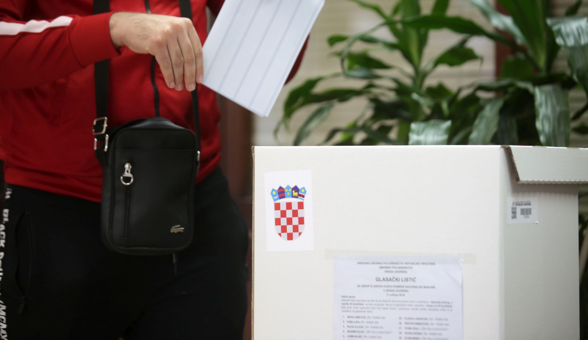 Zagreb, 05.05.2019 - Pripadnici nacionalnih manjina, njih više od 250 tisuća, biraju članove vijeća nacionalnih manjina i manjinske predstavnike radi sudjelovanja u javnome životu i upravljanju lokalnim poslovima.  Na fotografiji Romska nacionalna manjina - Pešćenica, ZAPOLJSKA 1. Foto HINA/ Daniel KASAP/ dkas