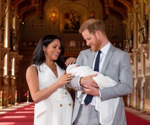 epa07555431 Prince Harry (R) and Meghan, the Duchess of Sussex pose together with their newborn son in Winsdor, Britain, 08 May 2019. It is the first child of Prince Harry and his wife Meghan.  EPA/Domic Lipinski / PA   EDITORIAL USE ONLY/NO SALES