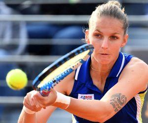 epa07570397 Karolina Pliskova of Czech Republic in action during her women's singles second round match against Ajla Tomljanovic of Australia at the Italian Open tennis tournament in Rome, Italy, 14 May 2019.  EPA/ETTORE FERRARI