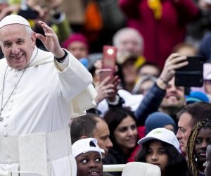 epa07571864 Pope Francis during the weekly general audience in Saint Peters Square, Vatican City, Rome, 15 May 2019.  EPA/ANGELO CARCONI