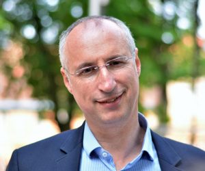 Karlovac, 18.05.2019 - Nositelj liste Pametno i Unije Kvarnera Ivica Puljak na konferenciji za novinare pod nazivom "Referendum ivog zida je legalizacija korupcije" komentirao je referendum o prikupljanju potpisa protiv financiranja politièkih stranaka.
foto HINA/ Mladaen VOLARIÆ/ ik