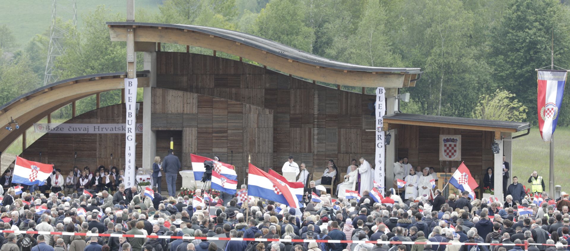 Bleiburg, 18.05.2019. - Sredi?nja komemoracija u povodu 74. godi?njice bleibur?ke tragedije koju organizira Po?asni bleibur?ki vod, a pokrovitelj komemoracije je Hrvatski sabor. U ime Vlade RH na sredi?njoj komemoraciji nazo?ioj?e ministar uprave Lovro Ku??evi? te ministar branitelja Tomo Medved, a iz izaslanica predsjednice Republike na komemoraciji bit ?e predstojnica njezinog ureda Anamarija Kirini?. foto HINA/ Tomislav PAVLEK