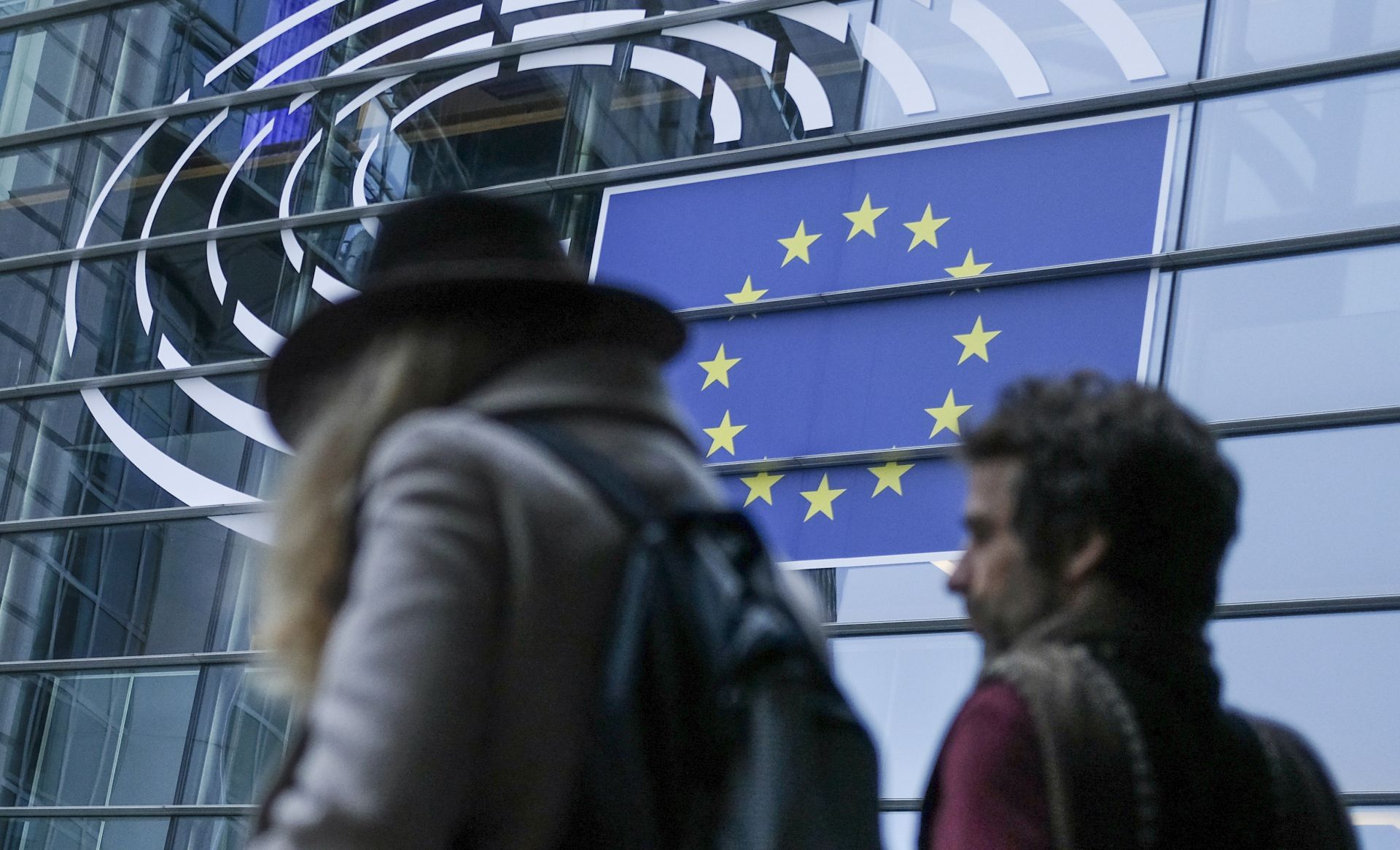 epa07586848 People walk past the European Parliament in Brussels, Belgium, 20 May 2019. The European Parliament election is to be held by member countries of the European Union (EU) from 23 to 26 May 2019.  EPA/OLIVIER HOSLET