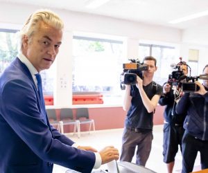 epaselect epa07593395 Dutch populist politician Geert Wilders of the 'Partij voor de Vrijheid' (Party for Freedom, or PVV) casts his vote at the polling station in The Hague, The Netherlands, 23 May 2019. The European Parliament election are held by member countries of the European Union (EU) from 23 to 26 May 2019.  EPA/BART MAAT