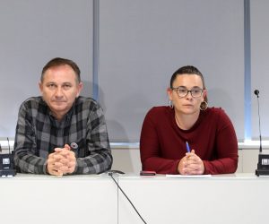 Zagreb, 23.05.2019 - Konferencija za novinare Nezavisnih hrvatskih sindikata (NHS), Saveza samostalnih sindikata Hrvatske (SSSH) i Matice hrvatskih sindikata (MHS) na kojoj su govorili o raskidanju Sporazuma o GSV-u i zahtjevom za smjenom ministra Paviæa, te o daljnjim koracima oko referendumske inicijative "67 je previe". Na slici predsjednik MHS-a Vilim Ribiæ, predsjednik SSSH-a  Mladen Novosel, predsjednik NHS-a Kreimir Sever, glavna koordinatorica referendumske inicijative "67 je previe" Mirela Bojiæ.
foto HINA/ Damir SENÈAR/ ds