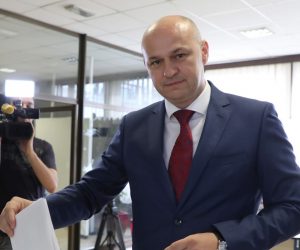 Zagreb, 26.5.2019.- U Hrvatskoj se danas održavaju  izbori za Europski parlament. Na fotografiji Mislav Kolakušić.
video HINA/ Admir BULJUBAŠIĆ/ abu