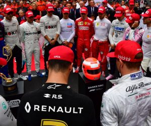 epa07602885 Formula One drivers observe a minute's silence in tribute to late Formula One legend Niki Lauda prior to 2019 Formula One Grand Prix of Monaco at the Monte Carlo circuit in Monaco, 26 May 2019.  EPA/ANDREJ ISAKOVIC / POOL