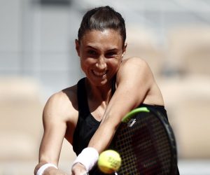 epa07614282 Petra Martic of Croatia plays Karolina Pliskova of the Czech Republic during their women’s third round match during the French Open tennis tournament at Roland Garros in Paris, France, 31 May 2019.  EPA/YOAN VALAT