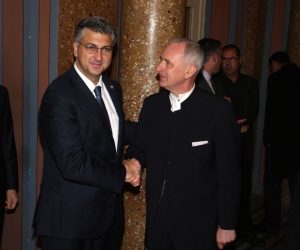 06.05.2019., Split - U Hrvatskom narodnom kazalistu odrzana je svecana sjednica Gradskog vijeca povodom Dana Grada. Predsjednik Vlade RH Andrej Plenkovic i gradonacelnik Splita Andro Krstulovic Opara Photo: Ivo Cagalj/PIXSELL