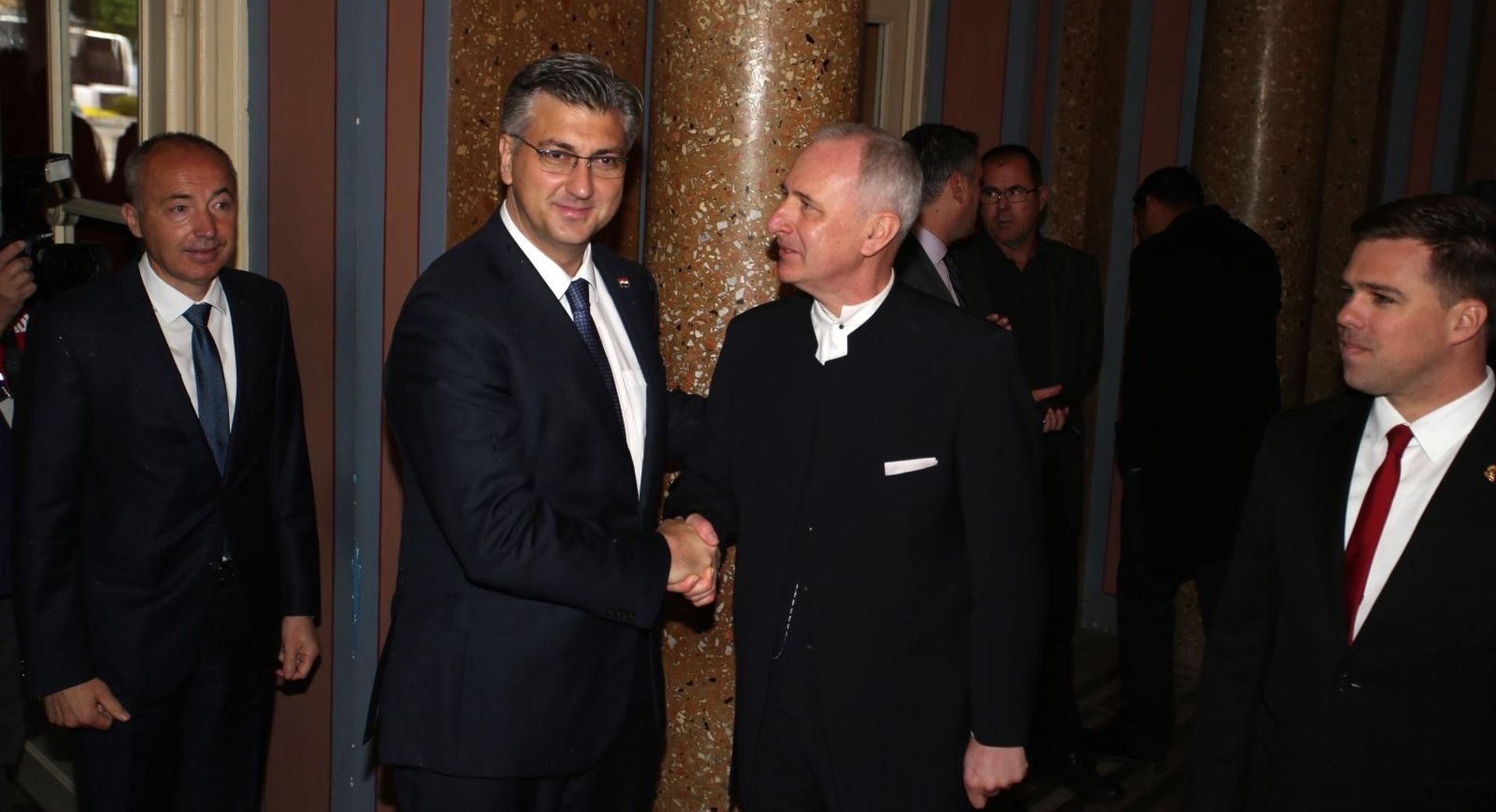 06.05.2019., Split - U Hrvatskom narodnom kazalistu odrzana je svecana sjednica Gradskog vijeca povodom Dana Grada. Predsjednik Vlade RH Andrej Plenkovic i gradonacelnik Splita Andro Krstulovic Opara Photo: Ivo Cagalj/PIXSELL