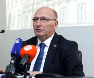 07.04.2017., Zagreb - Na konferenciji za medije Ustavnog suda Miroslav Separovic je objavio odluke o ustavnosti izmijenjenih Zakona o potrosackom kreditiranju i kreditnim institucijama, odnosno konverziji svicarca te o Zakonu o lokalnim izborima tzv. lex Vlahusic. 
Photo: Patrik Macek/PIXSELL