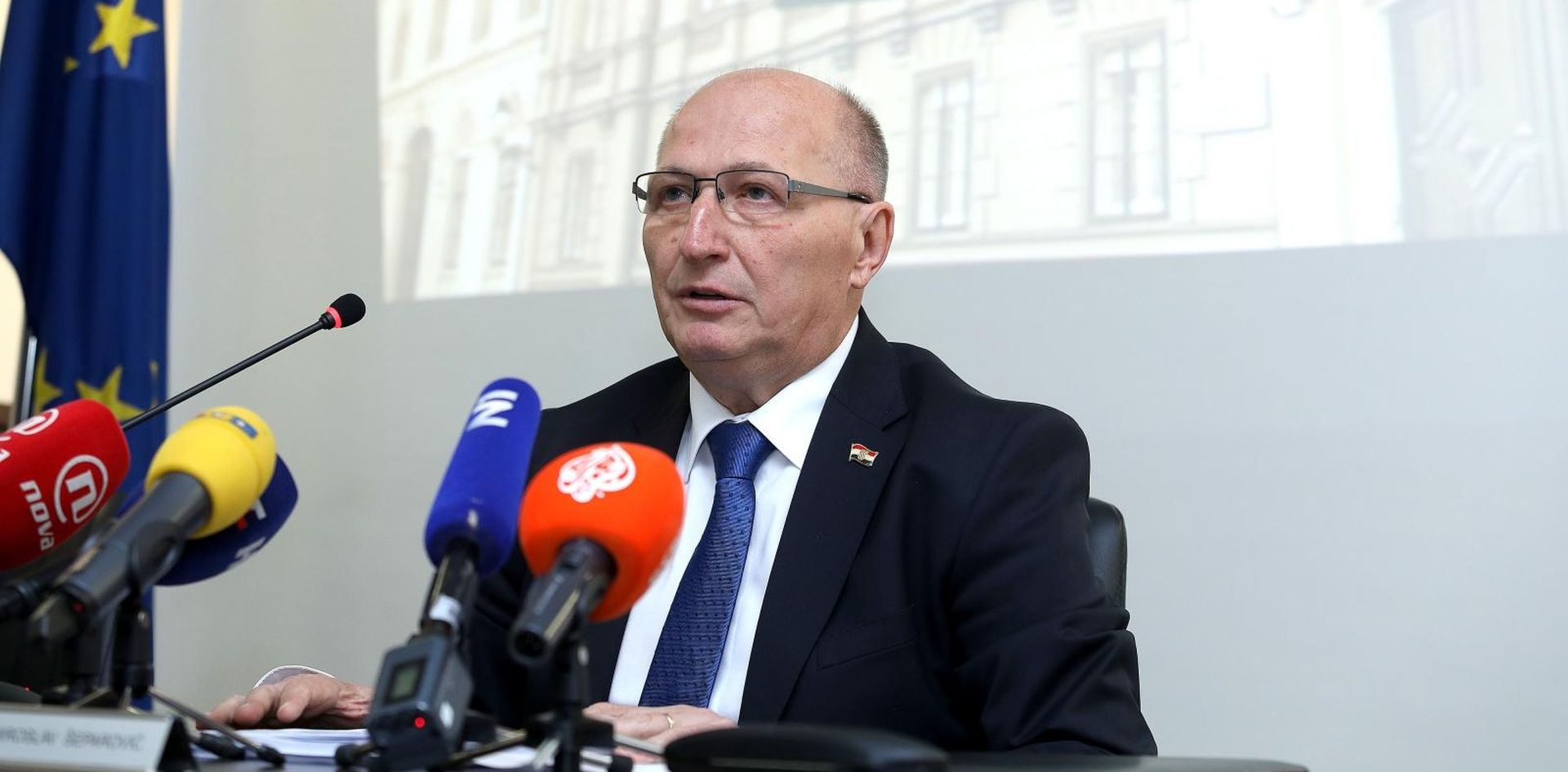 07.04.2017., Zagreb - Na konferenciji za medije Ustavnog suda Miroslav Separovic je objavio odluke o ustavnosti izmijenjenih Zakona o potrosackom kreditiranju i kreditnim institucijama, odnosno konverziji svicarca te o Zakonu o lokalnim izborima tzv. lex Vlahusic. 
Photo: Patrik Macek/PIXSELL