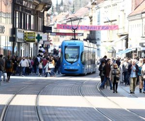 07.04.2018., Zagreb - Suncano popodne u centru grada, gradjani na spici uzivaju u suncu i kavi.

Photo: Matija Habljak/PIXSELL