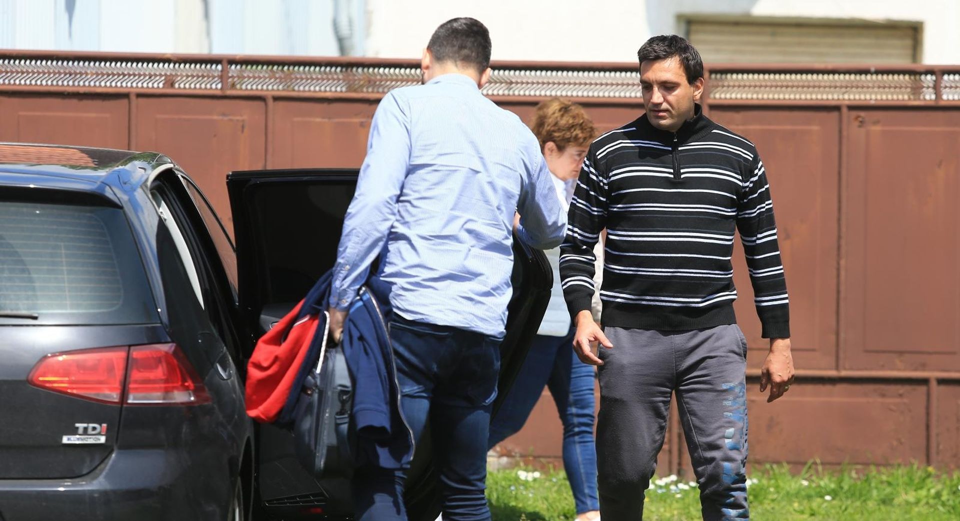07.05.2019., Belisce - Pretraga obiteljske kuce Franje Varge. Franjo Varga u pratnji policije napusta kucu 

Photo: Davor Javorovic/PIXSELL
