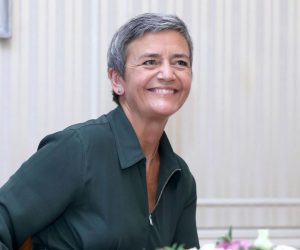 Plenković primio povjerenicu EK za tržišno natjecanje Margrethe Vestager 07.06.2018., Zagreb- Predsjednik Vlade Andrej Plenkovic primio je u Banskim dvorima povjerenicu Europske komisije za trzisno natjecanje Margrethe Vestager. Uz predsjednika Vlade sastanku su nazocili ministar gospodarstva, poduzetnistva i obrta Darko Horvat i ministrica regionalnoga razvoja i fondova Europske unije Gabrijela Zalac.
 
Photo: Patrik Macek/PIXSELL